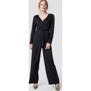 NA-KD Trend V-neck Wrap Jumpsuit - Black. Kombinezony marki NA-KD Trend. Za 202,95 zł.