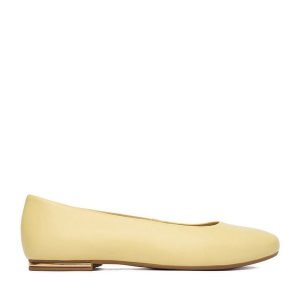 Baleriny Lasocki. Żółte balerinki Lasocki, bez wzorów, bez obcasa, bez zapięcia. Za 149,99 zł.