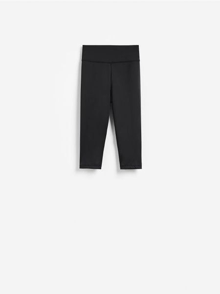 Legginsy capri - czarny. Czarne legginsy Reserved, bez wzorów, z dzianiny. Za 69,99 zł.