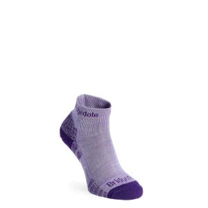 Skarpety turystyczne damskie Bridgedale Hike Lightweight Performance Ankle. Fioletowe skarpetki Scarpa, bez wzorów. Za 88,19 zł.