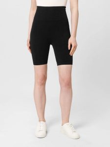 Les Lunes Szorty sportowe "Form" w kolorze czarnym rozmiar: XS. Czarne spodenki sportowe Les Lunes, xs, bez wzorów, prążkowane, z podwyższonym stanem, outdoorowe. Za 152,99 zł.