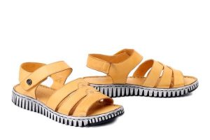 MANITU 910329-06 gelb, sandały damskie. Żółte sandały Manitu, bez wzorów, ze skóry, bez obcasa, bez zapięcia. Za 229,42 zł.