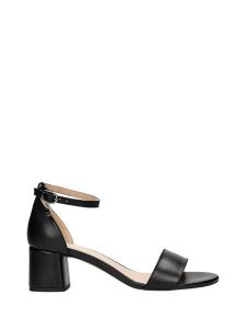 Wojas Sandały w kolorze czarnym na obcasie rozmiar: 39. Czarne sandały Wojas, bez wzorów, z otwartym noskiem, bez obcasa, na koturnie, bez zapięcia. Za 222,41 zł.