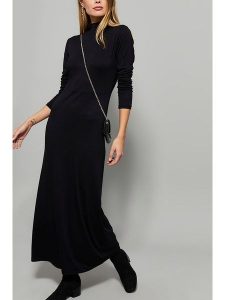 Milan Kiss Sukienka w kolorze czarnym rozmiar: XL. Czarne sukienki Milan Kiss, na co dzień, xl, bez wzorów, bez kołnierzyka, bez ramiączek, maxi, proste. Za 126,99 zł.