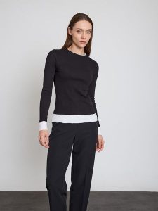 BGN Koszulka w kolorze czarnym rozmiar: 34. Czarne bluzki BGN, bez wzorów, bez kołnierzyka, bez ramiączek. Za 78,99 zł.