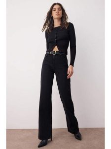 Trendyol Dżinsy - Comfort fit - w kolorze czarnym rozmiar: 34. Czarne jeansy Trendyol, bez wzorów, z bawełny, z podwyższonym stanem. Za 82,64 zł.