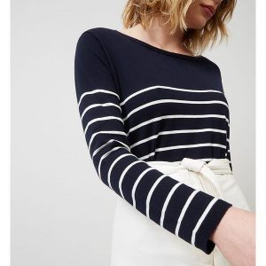 Sweter w kolorze granatowo-białym. Niebieskie swetry klasyczne marki Rodier, w paski, z kaszmiru. W wyprzedaży za 152,95 zł.