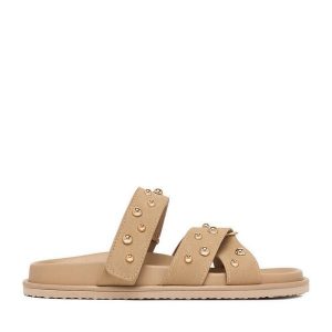 Klapki DeeZee. Brązowe klapki DeeZee, bez wzorów, bez obcasa. Za 129,99 zł.