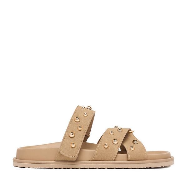 Klapki DeeZee. Brązowe klapki DeeZee, bez wzorów, bez obcasa. Za 129,99 zł.