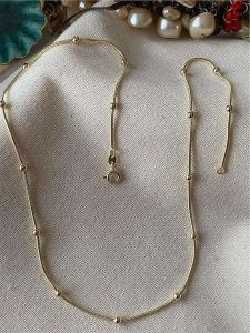 Luseera Pozłacany naszyjnik z elementami ozdobnymi - dł. 45 cm rozmiar: onesize. Żółte naszyjniki Luseera, pozłacane. Za 43,99 zł.