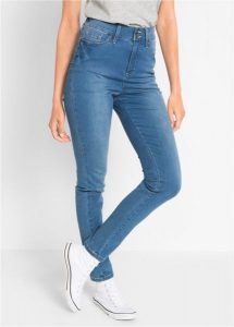"Dżinsy Slim Fit ""super-stretch"", high waist". Niebieskie jeansy bonprix, bez wzorów, z jeansu, z podwyższonym stanem. Za 109,99 zł.