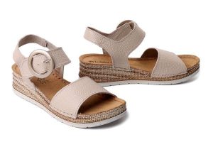 Inblu RV-2KU 002 Beżowy, sandały damskie. Brązowe sandały Inblu, bez wzorów, bez obcasa, na koturnie, bez zapięcia. Za 116,90 zł.