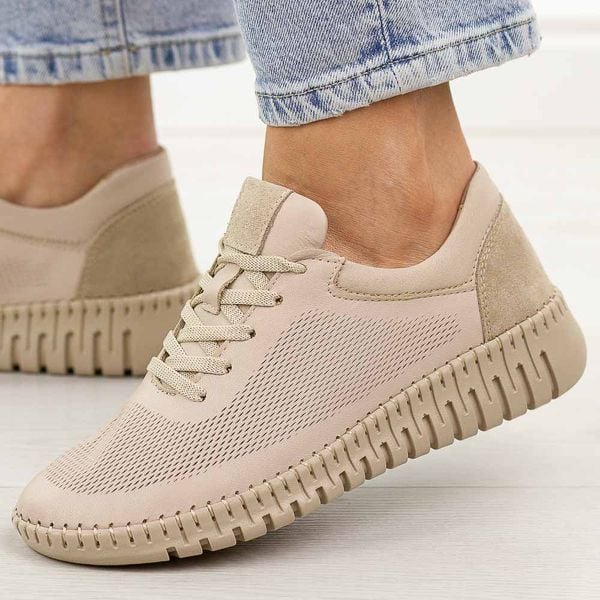 Beżowe skórzane półbuty damskie T.Sokolski 2501. Brązowe półbuty Sokolski, na jesień, bez wzorów, z jeansu, z okrągłym noskiem, bez obcasa, na płaskiej podeszwie, bez zapięcia. Za 269,00 zł.