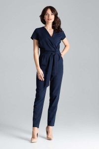 Granatowy Elegancki Kombinezon z Kopertowym Dekoltem. Niebieskie kombinezony Katrus, l, bez wzorów, z materiału, eleganckie, bez kołnierzyka, bez ramiączek. Za 299,00 zł.