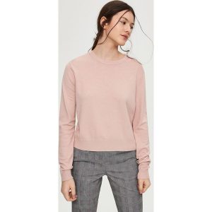 Luźny sweter - Różowy. Czerwone swetry oversize marki Sinsay. W wyprzedaży za 19,99 zł.