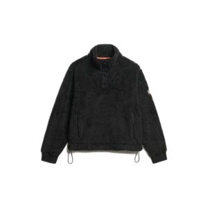 Sweter ultra-miękki z kołnierzem typu trucker dla kobiet Superdry. Czarne swetry klasyczne Superdry, na zimę, bez kołnierzyka. Za 419,50 zł.