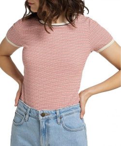 DAMSKI T-SHIRT LEE STRIPED RIBBED TEE AURORA RED L44SPFNV 112109978. Czerwone t-shirty Lee, l, bez wzorów, bez kołnierzyka, bez ramiączek. Za 69,99 zł.