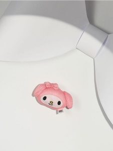 Gąbka do kąpieli My Melody - różowy. Czerwone body i gorsety Sinsay, bez wzorów. Za 9,99 zł.
