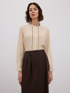 BGN Bluzka w kolorze beżowym rozmiar: 36. Brązowe bluzki BGN, bez wzorów, z wiskozy, bez kołnierzyka, bez ramiączek. Za 127,65 zł.