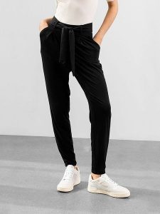 Les Lunes Spodnie "Jade" w kolorze czarnym rozmiar: XS. Czarne spodnie z wysokim stanem Les Lunes, bez wzorów, z materiału, z podwyższonym stanem. Za 217,99 zł.