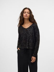 Vero Moda Sweter w kolorze czarnym rozmiar: M. Czarne swetry oversize Vero Moda, m, bez wzorów, z materiału, bez ramiączek. Za 82,99 zł.