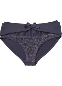 Figi panty. Fioletowe figi bonprix, bez wzorów, z bawełny. Za 32,99 zł.