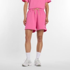 Spodenki damskie New Balance WS41508AAC – różowe. Czerwone szorty New Balance, bez wzorów, z bawełny, klasyczne, z podwyższonym stanem. Za 279,99 zł.