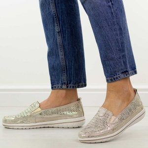 Złote ażurowe skórzane półbuty damskie Jezzi 5364. Żółte półbuty Jezzi, na jesień, w ażurowe wzory, z jeansu, z okrągłym noskiem, bez obcasa, na płaskiej podeszwie, bez zapięcia. Za 199,00 zł.