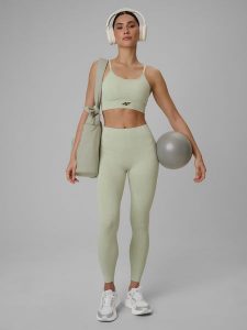 4F Legginsy treningowe bezszwowe damskie - zielone XS/S. Zielone legginsy 4f, bez wzorów, ze skóry, z podwyższonym stanem, długie. Za 149,99 zł.