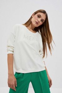 Bluza z napisem perłowa. Białe bluzy MOODO, m, bez wzorów, z bawełny, bez kaptura. W wyprzedaży za 59,99 zł.