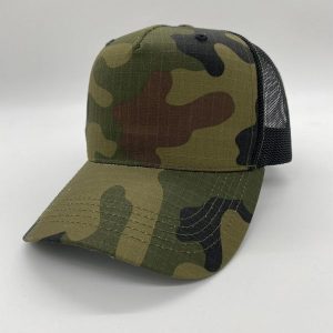 Czapka z daszkiem truckerka Green escape. Zielone czapki MAGROF, bez wzorów, sportowe. W wyprzedaży za 49,99 zł.