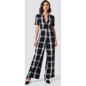 NA-KD Trend Kombinezon z dekoltem v - Black,Multicolor. Kombinezony marki NA-KD Trend. W wyprzedaży za 72,78 zł.