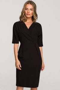Elegancka sukienka ołówkowa z kopertowym dekoltem V czarna klasyczna. Czarne sukienki Sukienki.shop, do pracy, m, bez wzorów, biznesowe, bez kołnierzyka, bez ramiączek, kopertowe. Za 179,00 zł.
