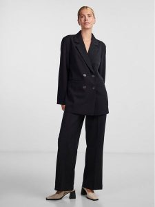YAS Marynarka 26030710 Czarny Regular Fit. Czarne marynarki i żakiety YAS, xs, bez wzorów, z syntetyku. Za 219,99 zł.
