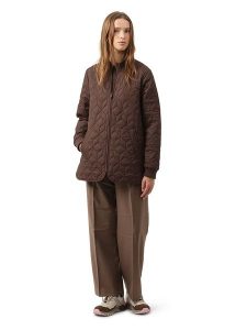 Ilse Jacobsen Kurtka pikowana w kolorze brązowym rozmiar: 38. Brązowe kurtki Ilse Jacobsen, bez wzorów, bez kaptura. Za 184,02 zł.