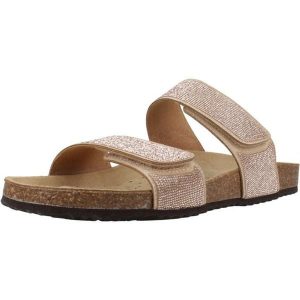 Sandały GEOX D BRIONIA R Rose. Czerwone buty trekkingowe Converse, bez zapięcia. Za 384,50 zł.