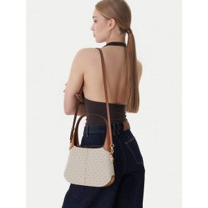 Torebka MICHAEL Michael Kors. Białe torebki klasyczne MICHAEL Michael Kors, bez wzorów, bez dodatków. Za 607,99 zł.