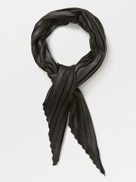 Becksöndergaard Chusta "Laz Plea" w kolorze czarnym - 70 x 70 cm rozmiar: onesize. Czarne apaszki i chusty Becksöndergaard, bez wzorów, z materiału. Za 91,56 zł.