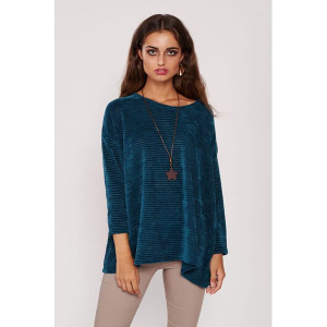 Sweter w kolorze zielononiebieskim. Niebieskie swetry oversize marki Dioxide, z asymetrycznym kołnierzem. W wyprzedaży za 109,95 zł.