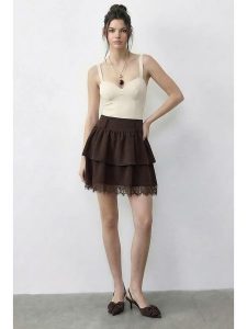Bianco Lucci Spódnica w kolorze brązowym rozmiar: 38. Brązowe spódnice Bianco Lucci, bez wzorów, z koronki, mini. Za 137,95 zł.
