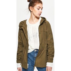 Parka z kapturem - Khaki. Brązowe kurtki marki Cropp, l, z kapturem. W wyprzedaży za 49,99 zł.
