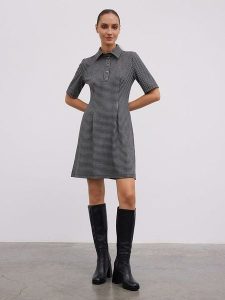 BGN Sukienka w kolorze czarno-szarym rozmiar: 36. Czarne sukienki BGN, na imprezę, bez wzorów, bez kołnierzyka, bez ramiączek, midi. Za 135,49 zł.