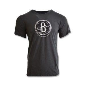 Koszulka uniwersalna damska Nike Brooklyn Nets Essential. Szare bluzki Nike, uniwersalny, bez wzorów, sportowe, bez kołnierzyka, bez ramiączek. Za 124,00 zł.