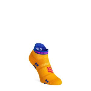 Skarpety biegowe Compressport Pro Racing Socks v4.0 Run Low. Czerwone skarpetki Compressport, bez wzorów. Za 70,99 zł.