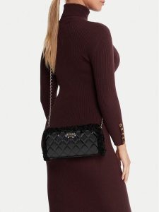 Guess Torebka Cristi Mini HWTG81 39720 Czarny. Czarne torebki klasyczne Guess, z aplikacjami, ze skóry, bez dodatków. Za 289,99 zł.