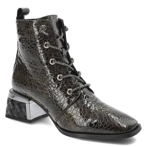 Zielone Botki Venezia Modne Buty Damskie. Zielone botki Venezia, bez wzorów, z jeansu, bez obcasa, bez zapięcia. Za 535,99 zł.