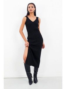 Milan Kiss Sukienka w kolorze czarnym rozmiar: L. Czarne sukienki Milan Kiss, l, bez wzorów, z wełny, bez kołnierzyka, bez ramiączek, maxi. Za 104,99 zł.