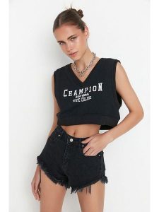 Trendyol Szorty dżinsowe w kolorze czarnym rozmiar: 40. Czarne szorty Trendyol, bez wzorów, z bawełny, klasyczne. Za 56,95 zł.