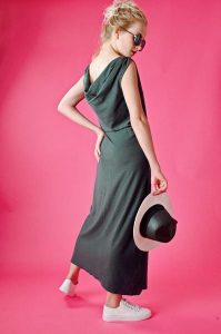 Długa Sukienka z Kamykiem Grafit. Szare sukienki Hultaj Polski, na co dzień, l, bez wzorów, z bawełny, eleganckie, bez kołnierzyka, bez ramiączek, maxi, proste. Za 219,00 zł.