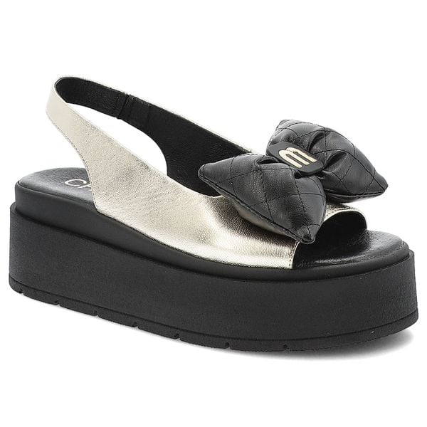 Sandały damskie Chebello, ze skóry naturalnej na wysokiej platformie z kokardą wsuwane, złote, 4641-046. Żółte sandały CheBello, bez wzorów, ze skóry, bez obcasa, na platformie, bez zapięcia. Za 319,00 zł.